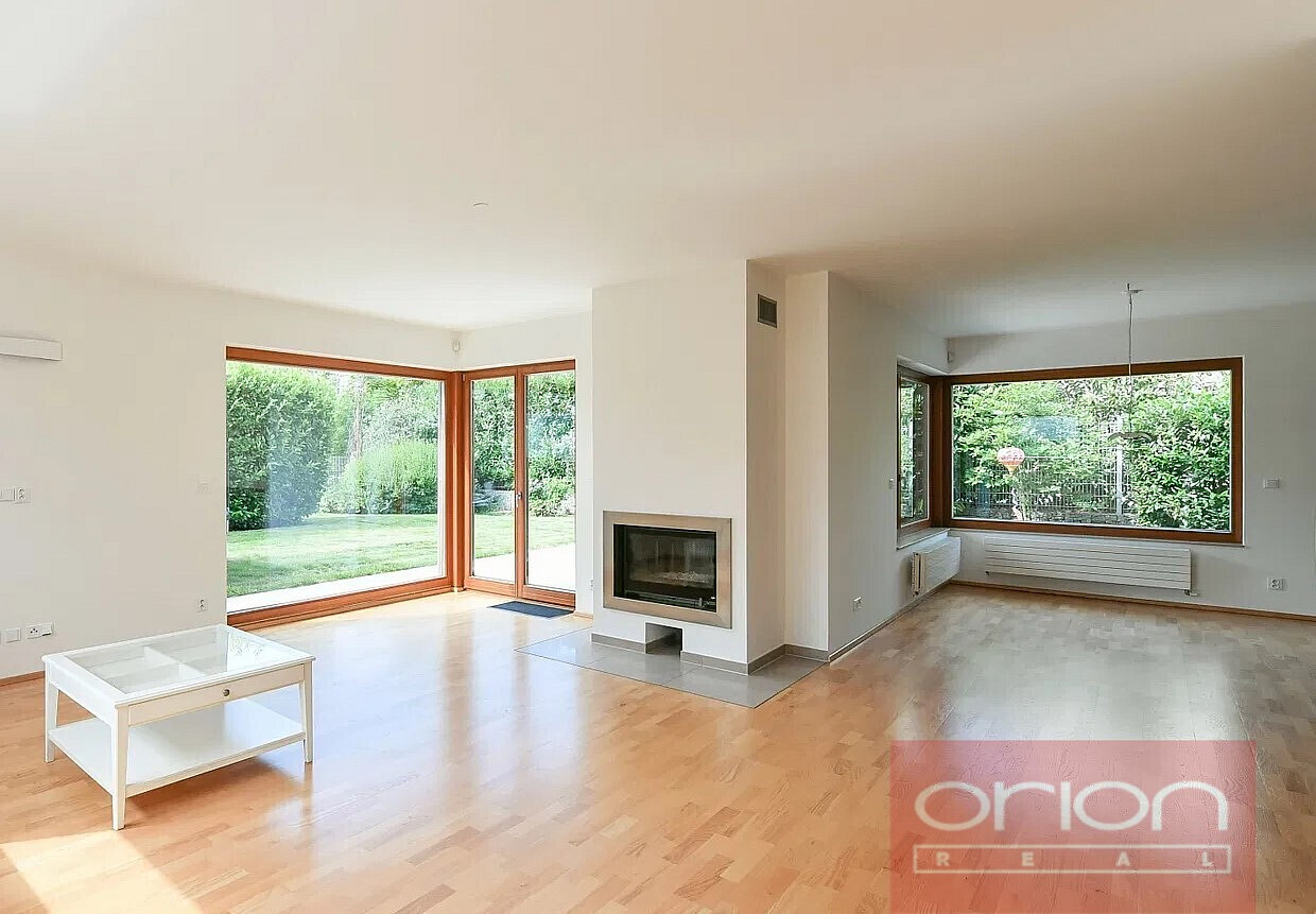 Pronájem domu 360 m² s pozemkem 773 m²