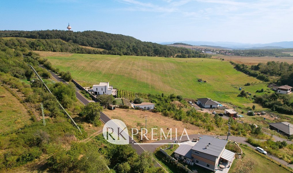 Prodej stavebního pozemku 1 535 m², Zabrušany – náhled fotky 3