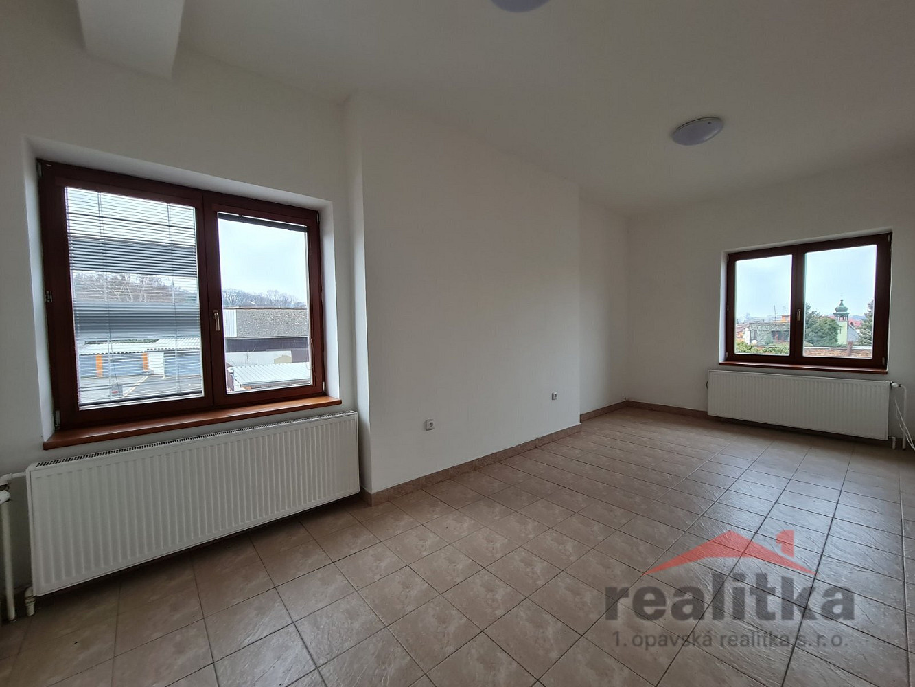 Pronájem kanceláře 166 m² – fotografie 4