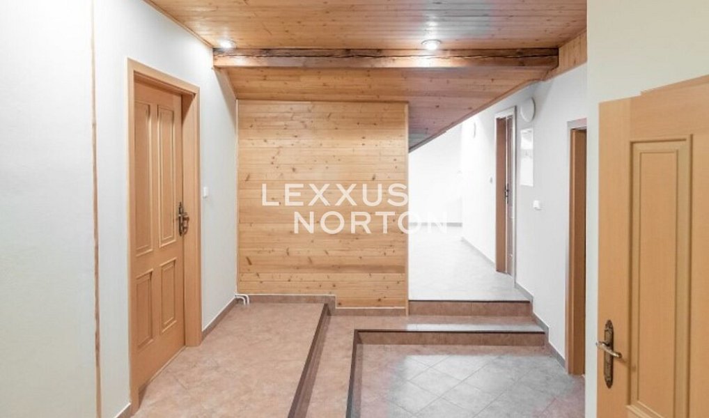 Pronájem domu 827 m² s pozemkem 8 510 m², Praha – náhled fotky 17