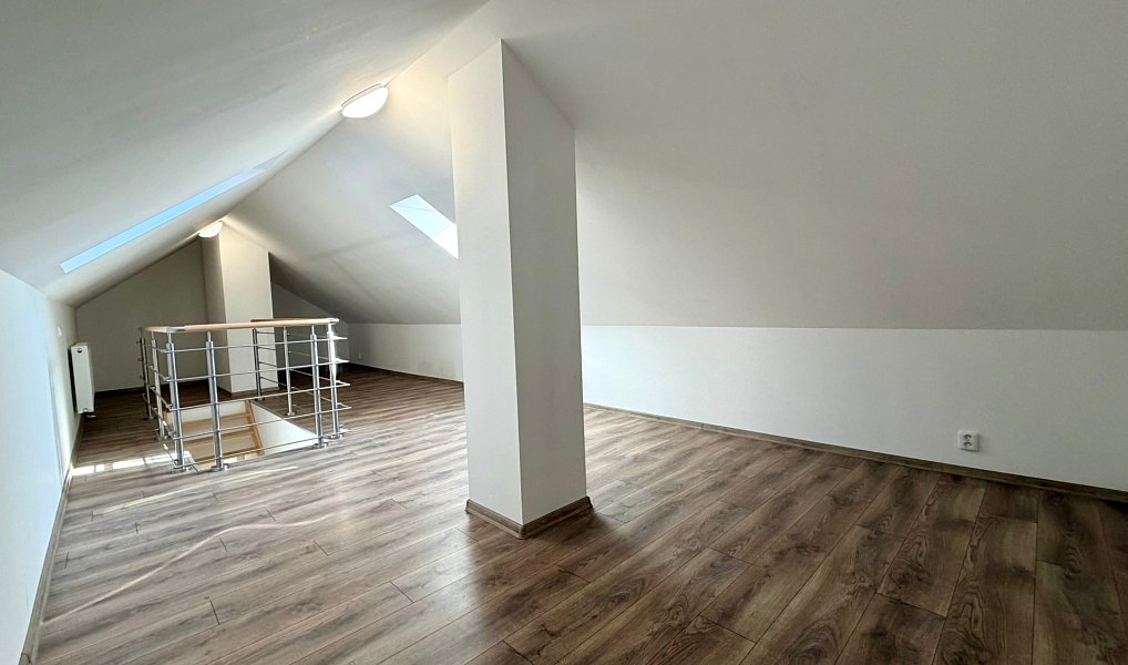 Pronájem bytu 3+kk 75 m², Cheb – náhled fotky 3