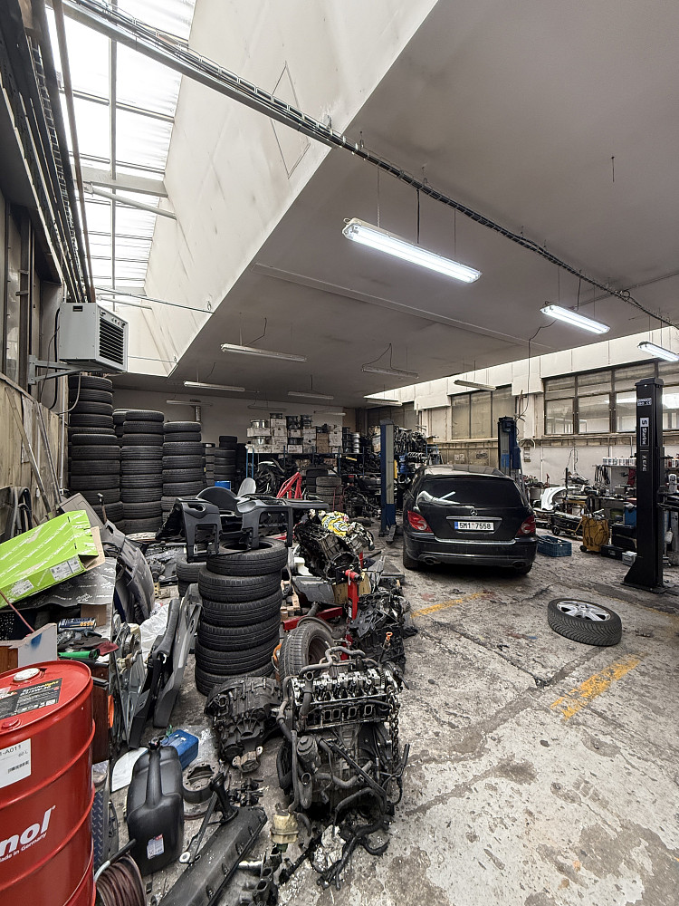 Pronájem skladovacích prostor 357 m²