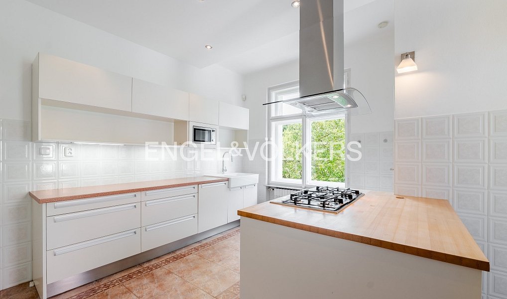 Pronájem bytu 5+1 146 m², Praha – náhled fotky 3