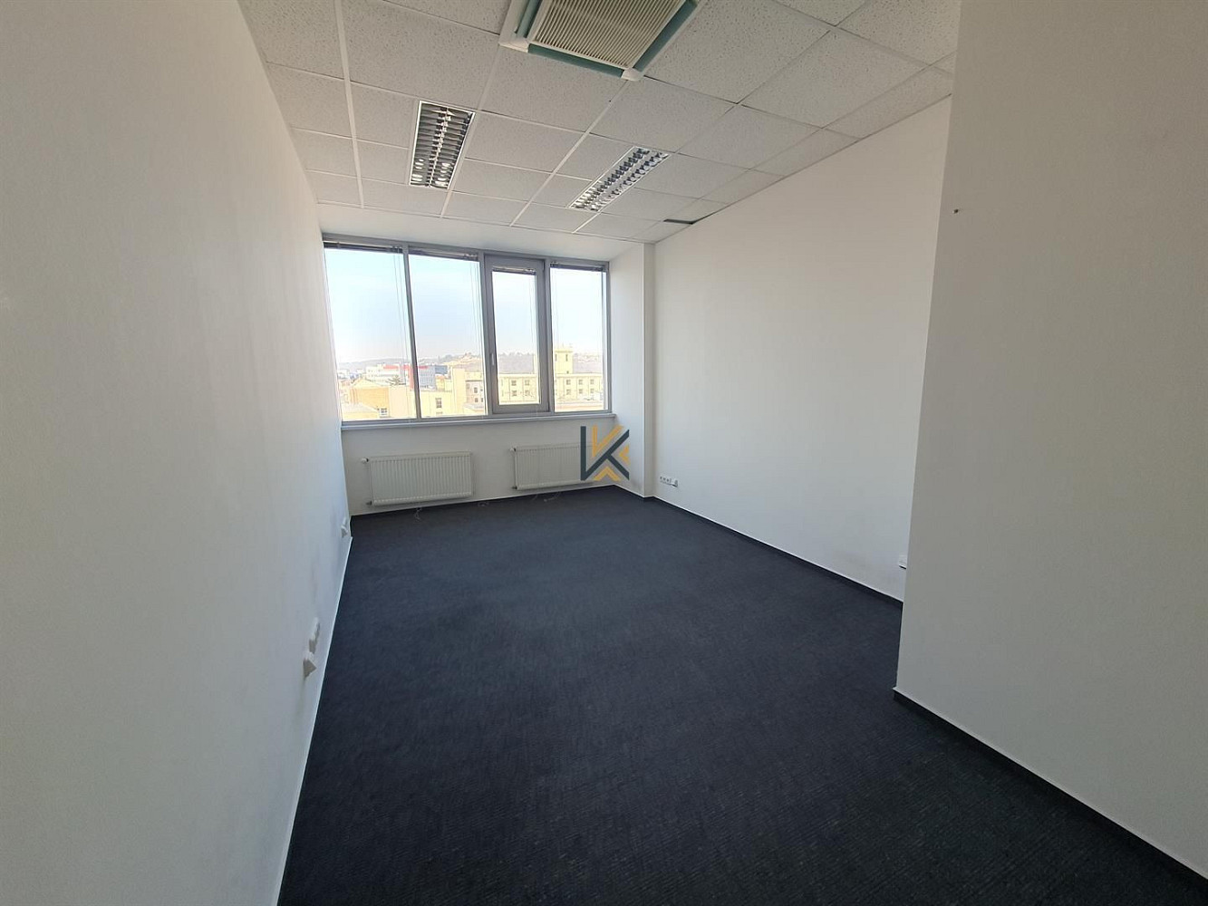 Pronájem kanceláře 285 m² – fotografie 3