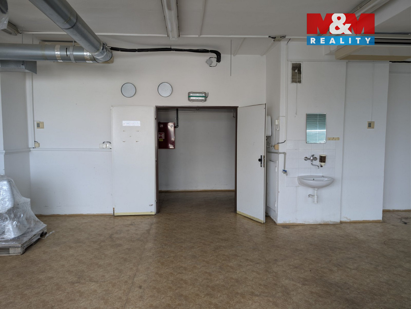Pronájem kanceláře 58 m² — photo 2