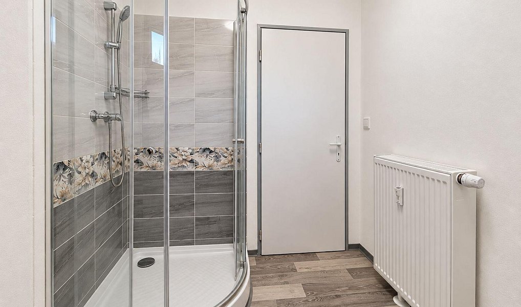 Pronájem bytu 1+1 45 m², Hrob – náhled fotky 4