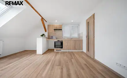 Pronájem bytu 2+kk 32 m²