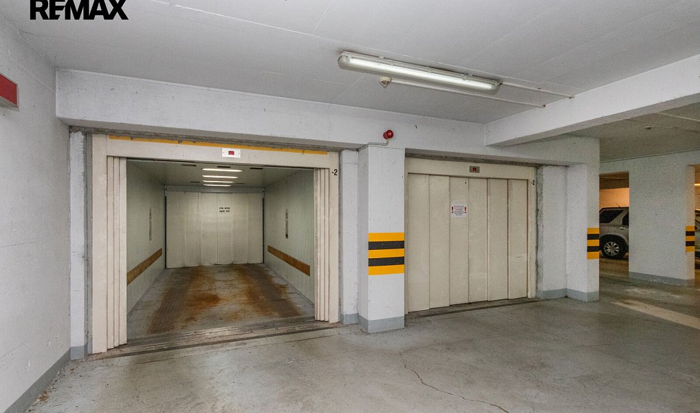 Prodej garážového parkovacího stání vedle Vojenské Nemocnice, Praha 6, Praha – náhled fotky 6