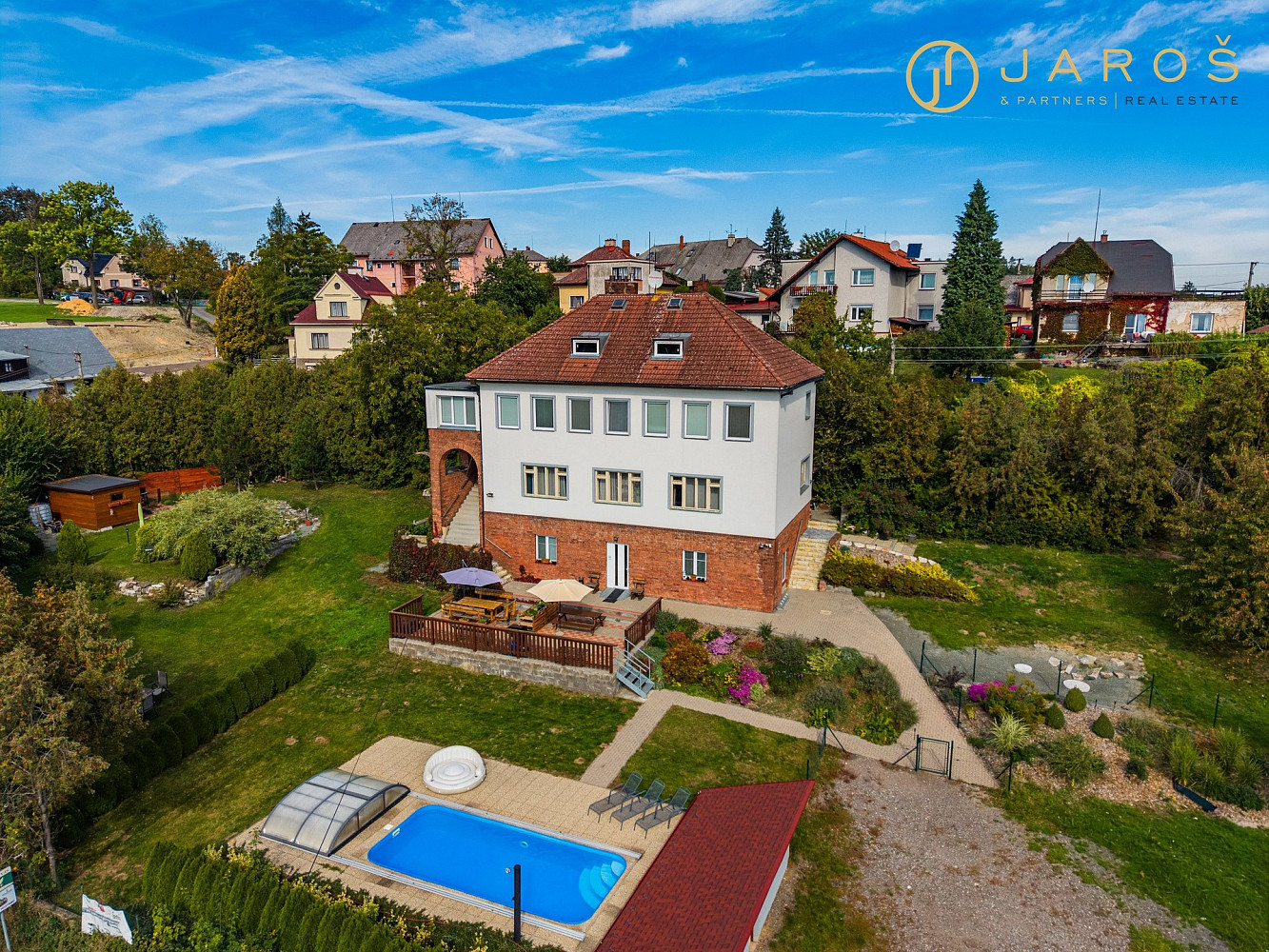 Prodej domu 338 m² s pozemkem 2 938 m²
