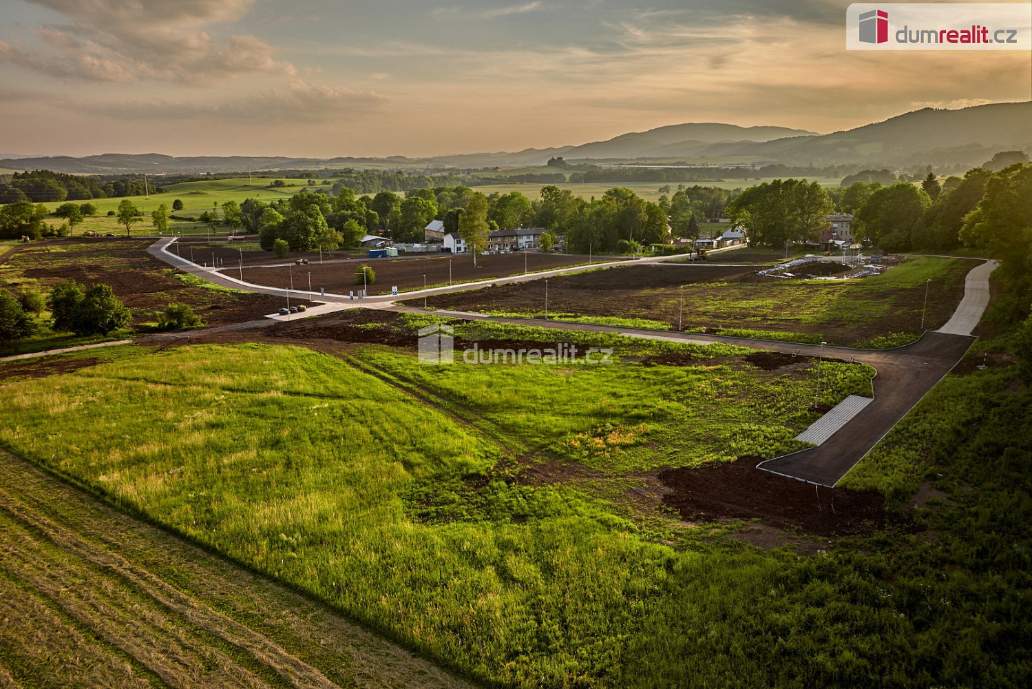 Prodej stavebního pozemku 962 m² – fotografie 3