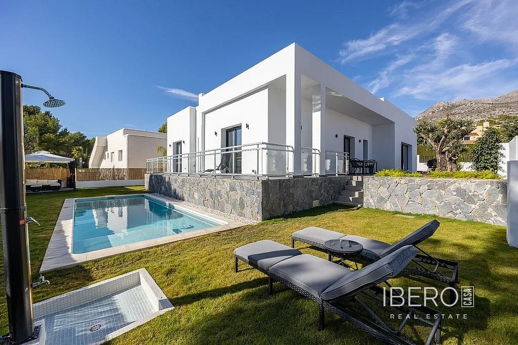 Prodej domu 226 m² s pozemkem 844 m²