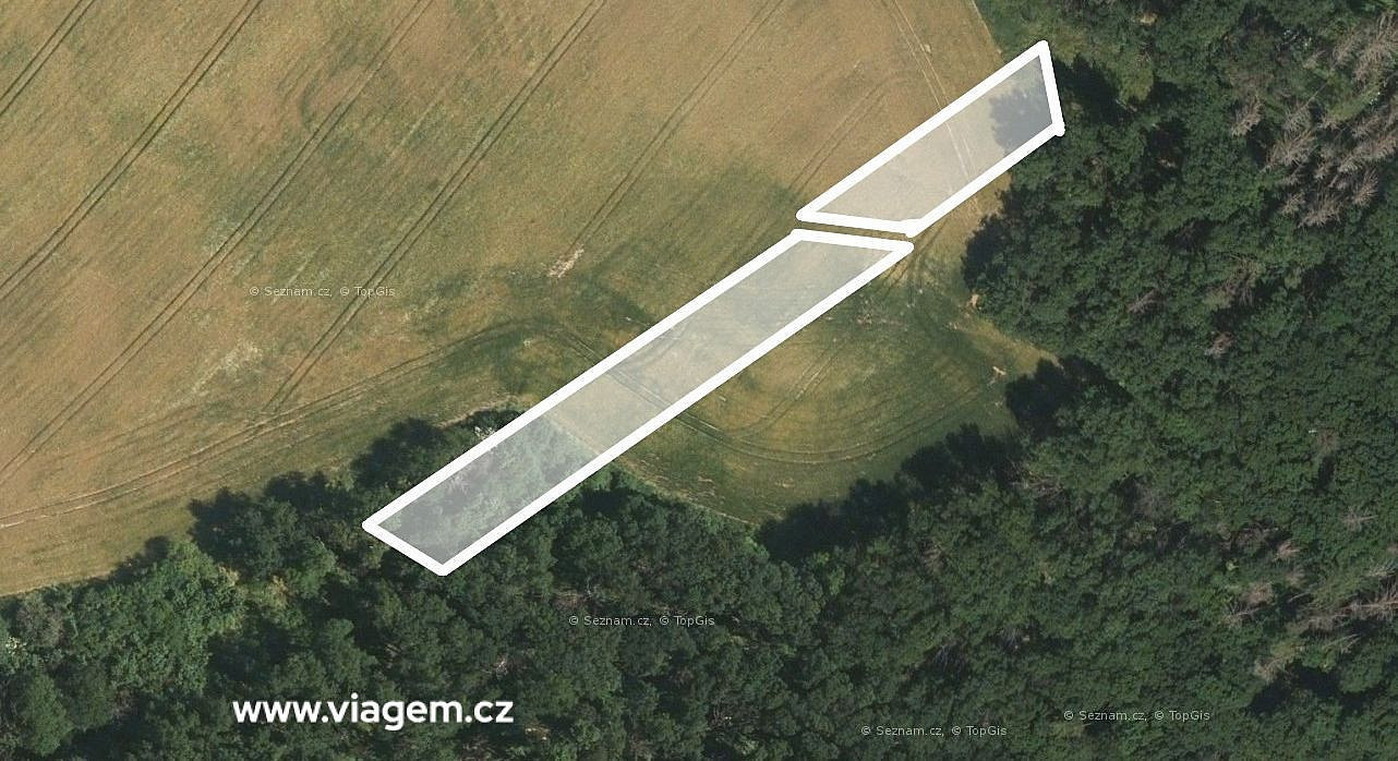 Pole 1 653 m² – pohled 2