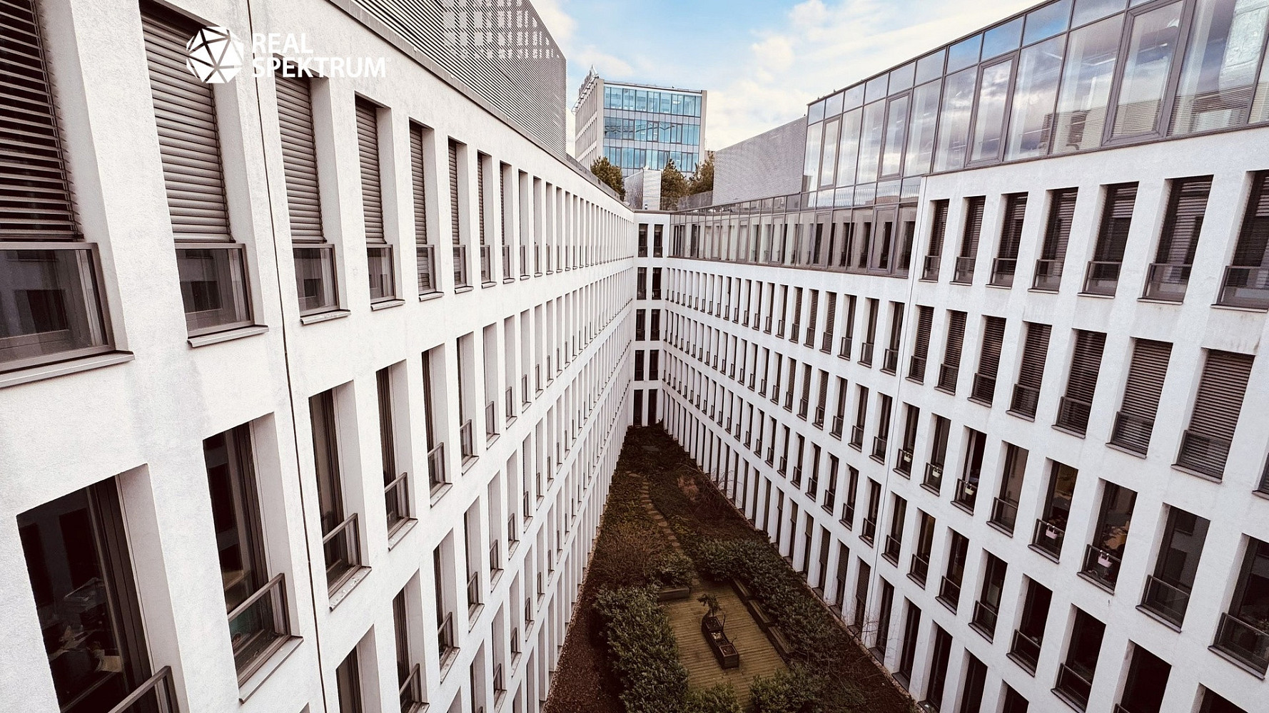 Pronájem kanceláře 671 m² – fotografie 3