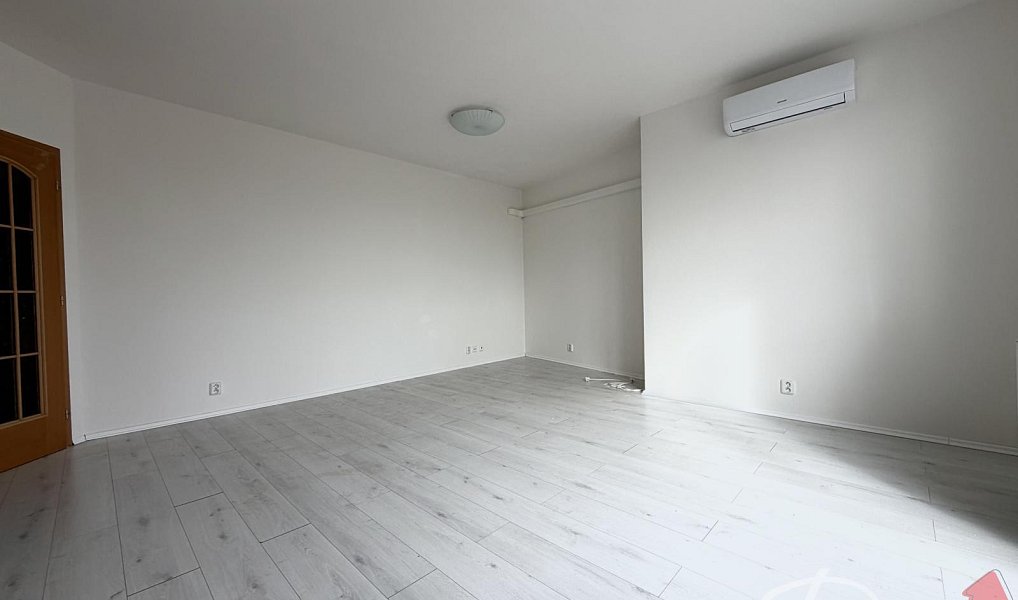 Pronájem bytu 2+kk 59 m², Praha – náhled fotky 2