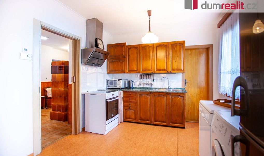 Prodej domu 321 m² s pozemkem 947 m², Netolice – náhled fotky 9