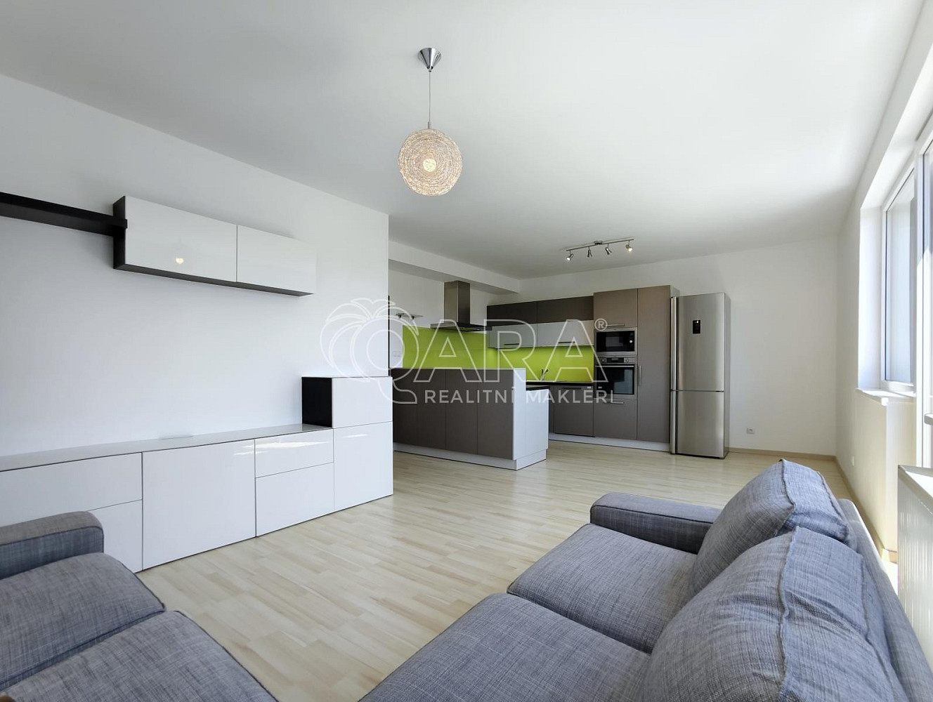 Pronájem bytu 3+kk 73 m² — photo 2