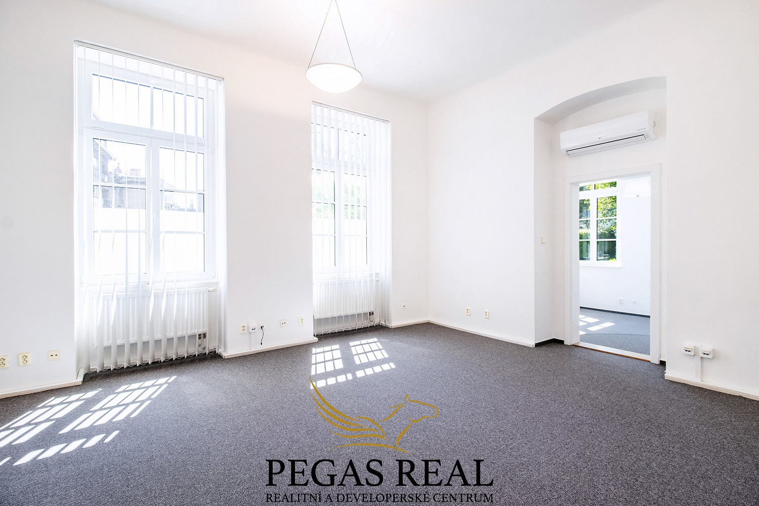 Pronájem kanceláře 187 m² – fotografie 4