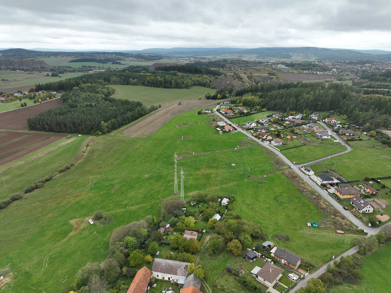 Prodej stavebního pozemku 983 m² – fotografie 3