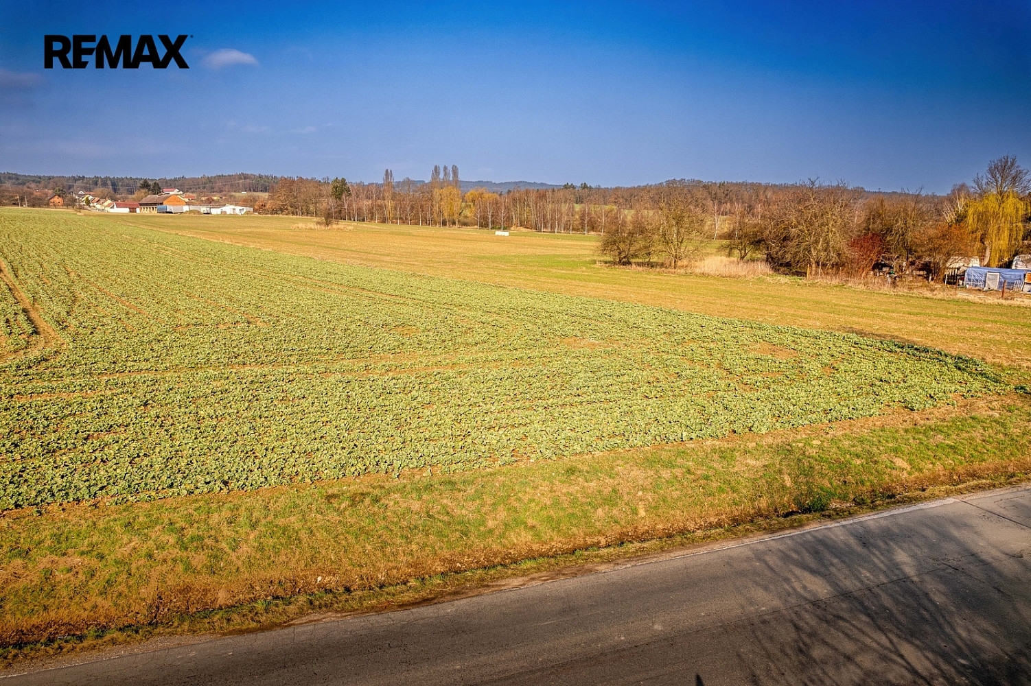 Prodej stavebního pozemku 1 495 m² – další