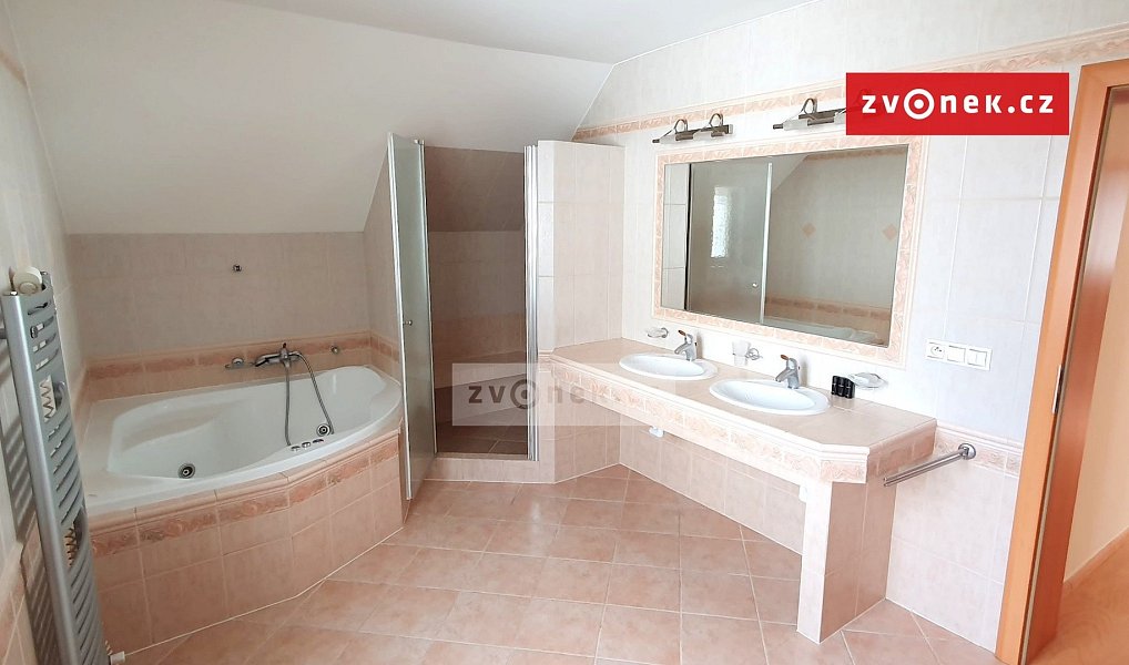 Pronájem domu 270 m² s pozemkem 200 m², Zlín – náhled fotky 13