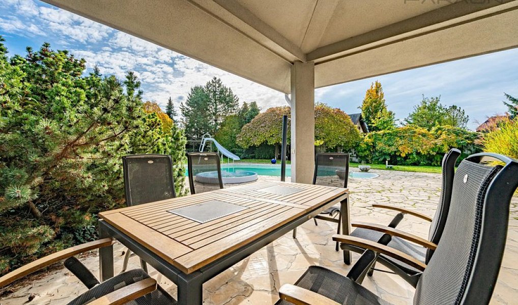 Prodej domu 454 m² s pozemkem 1 837 m², Dolní Břežany – náhled fotky 3