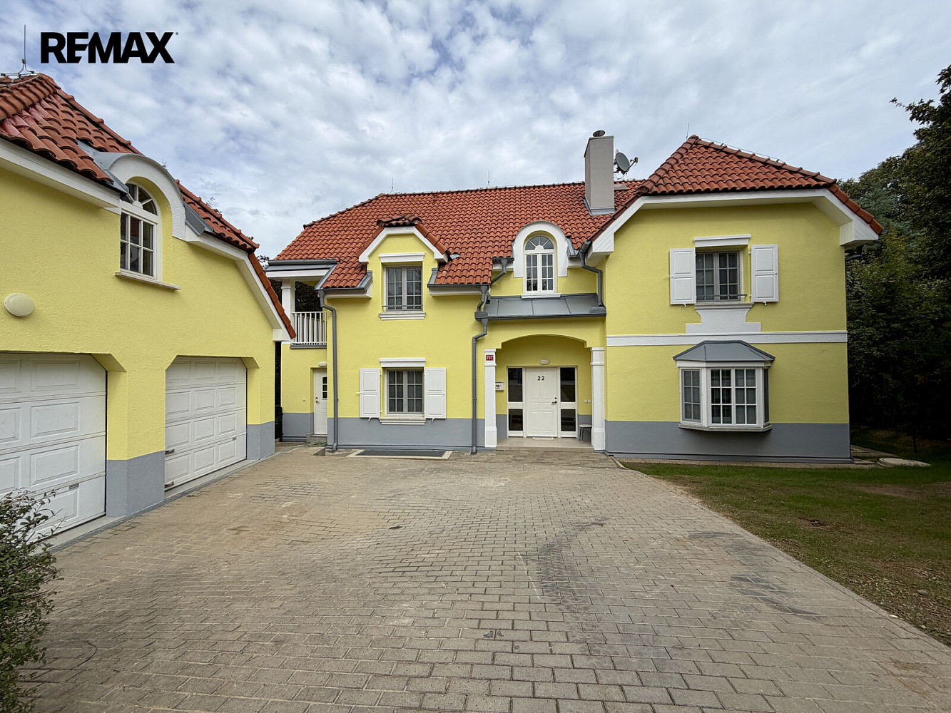 Pronájem domu 302 m² s pozemkem 737 m²