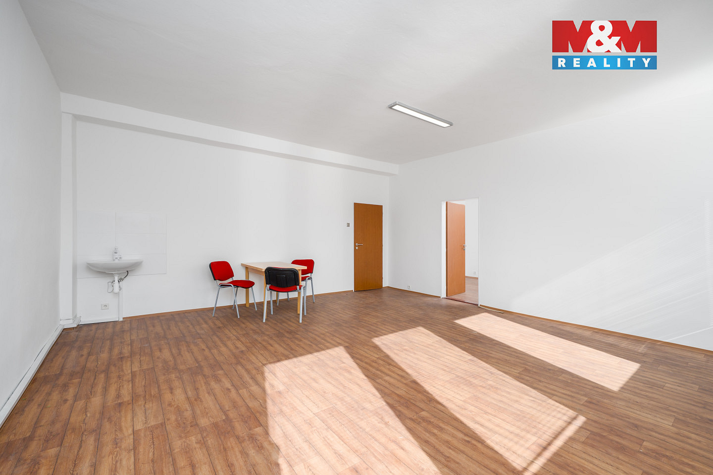 Pronájem kanceláře 53 m² — photo 2