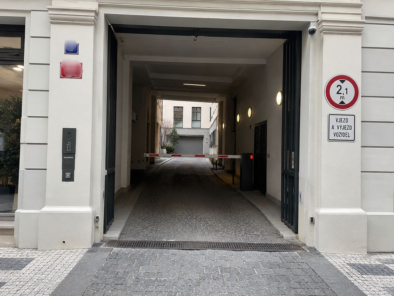 Prodej garážového stání v OV, Praha 2 – fotografie 2