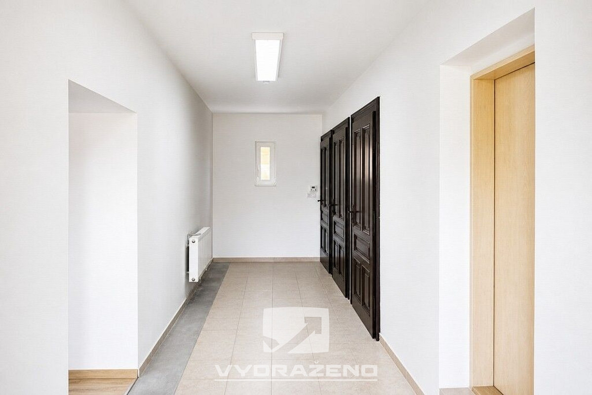Prodej domu 230 m² s pozemkem 2 823 m² — photo 2