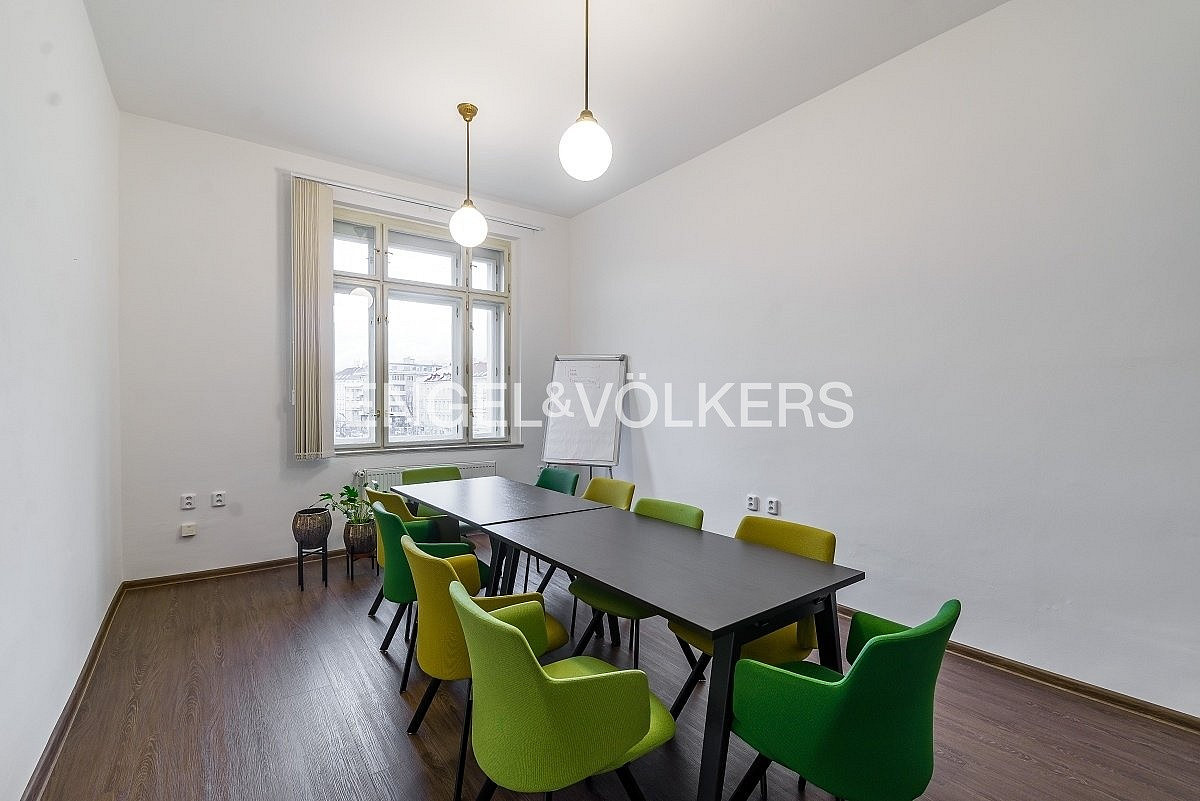 Pronájem kanceláře 224 m²
