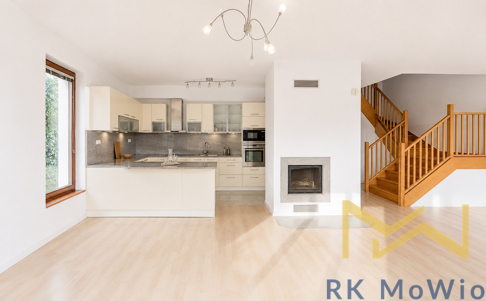 Pronájem domu 259 m² s pozemkem 125 m²