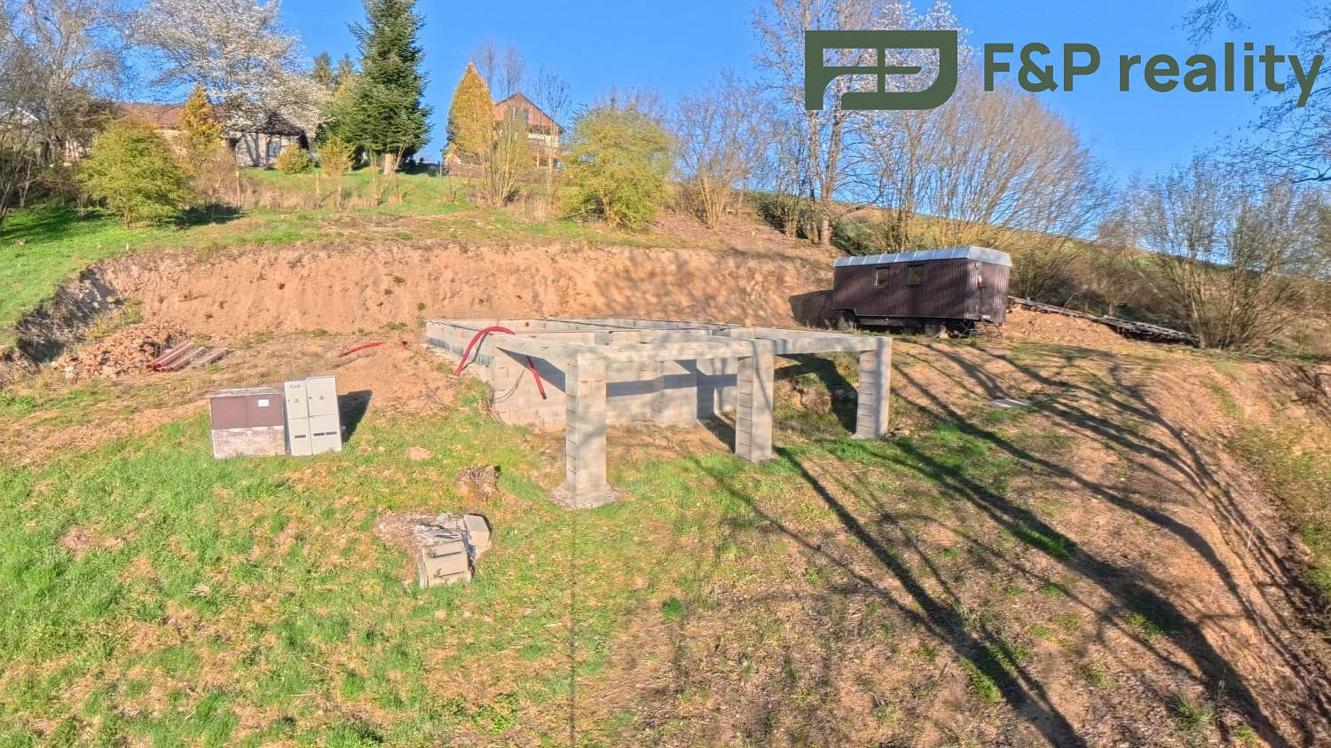 Prodej stavebního pozemku 2 390 m² – fotografie 2