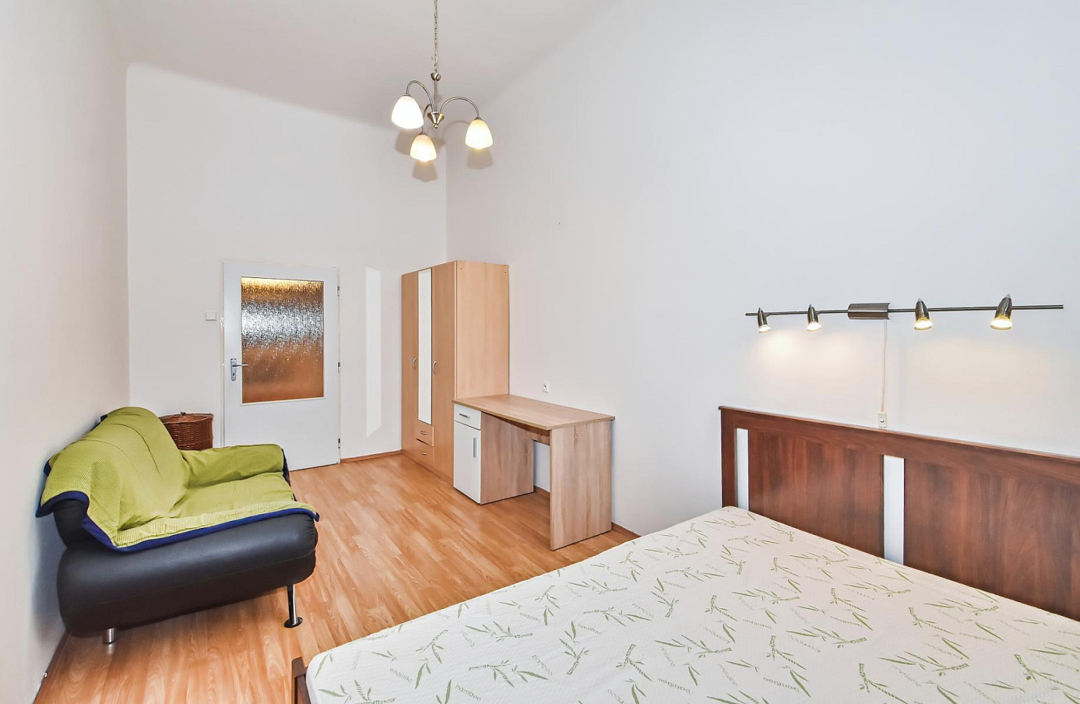 Pronájem bytu 1+1 35 m² – fotografie 3