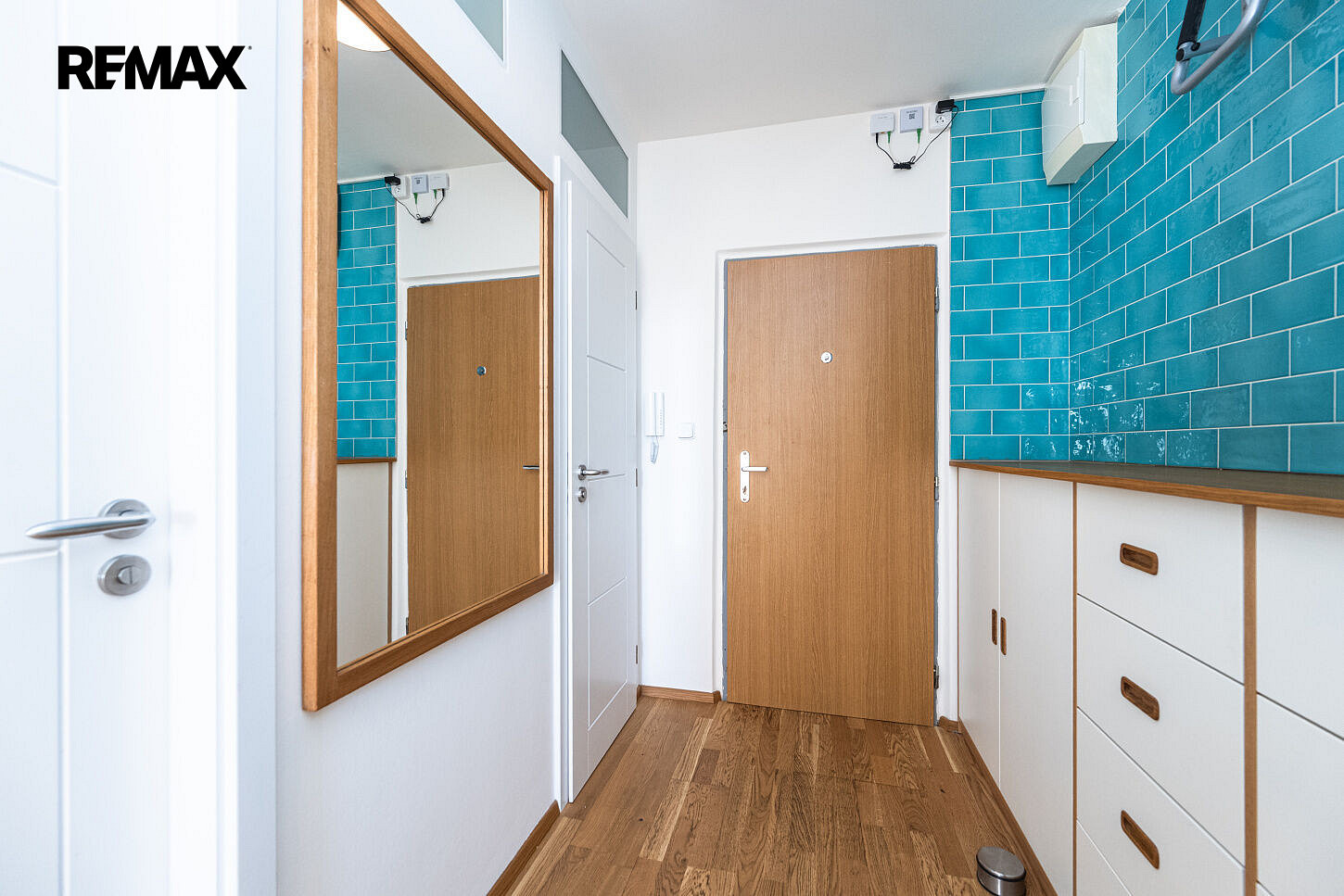 Pronájem bytu 2+kk 43 m² – fotografie 3