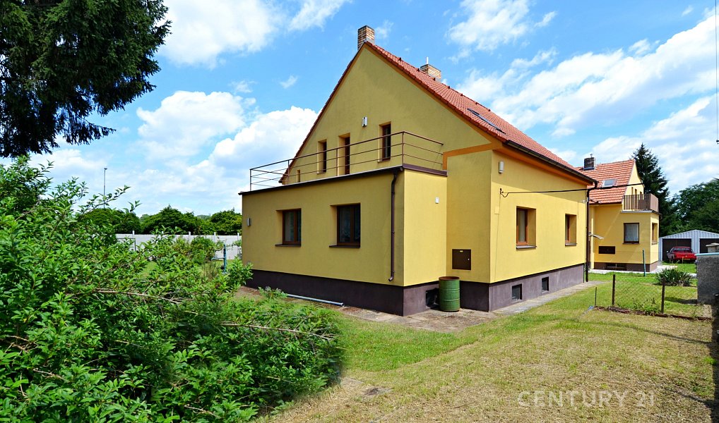 Prodej domu 215 m² s pozemkem 892 m², Hostivice – náhled fotky 2