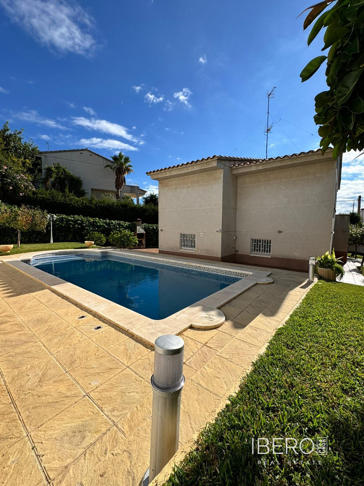Prodej domu 219 m² s pozemkem 618 m²