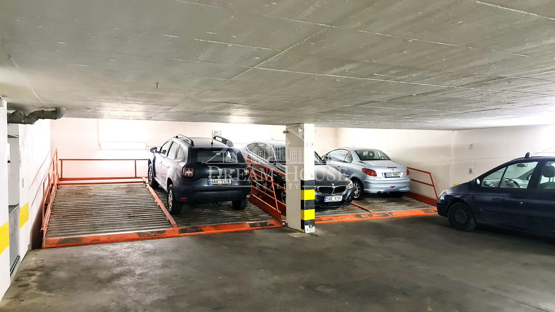 Pronájem parkovacího místa v podzemní garáži, Praha 2 - Vinohrady, zakladač – pohled 2