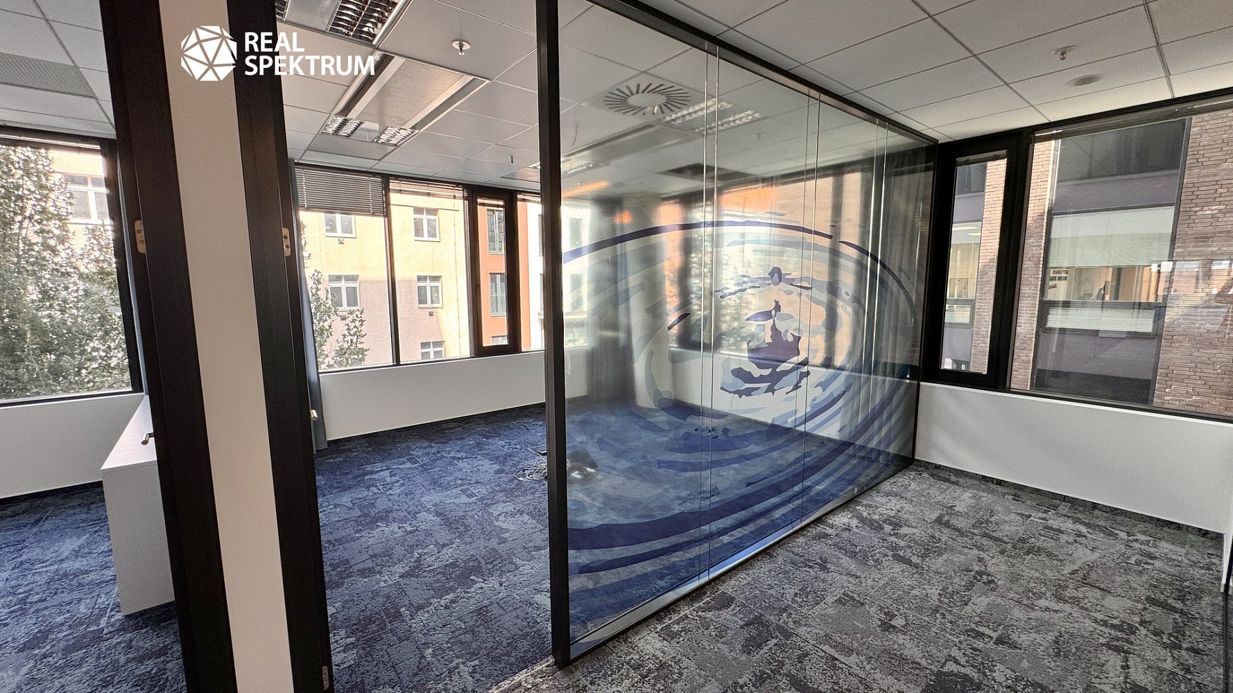 Pronájem kanceláře 730 m² – fotografie 3