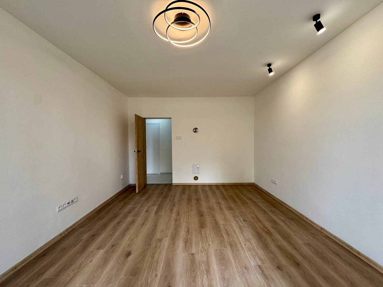Pronájem bytu 2+1 68 m² – fotografie 4
