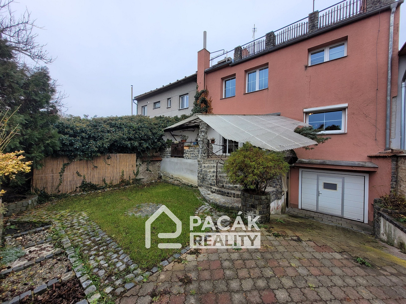 Prodej domu 250 m² s pozemkem 424 m² – fotografie 2