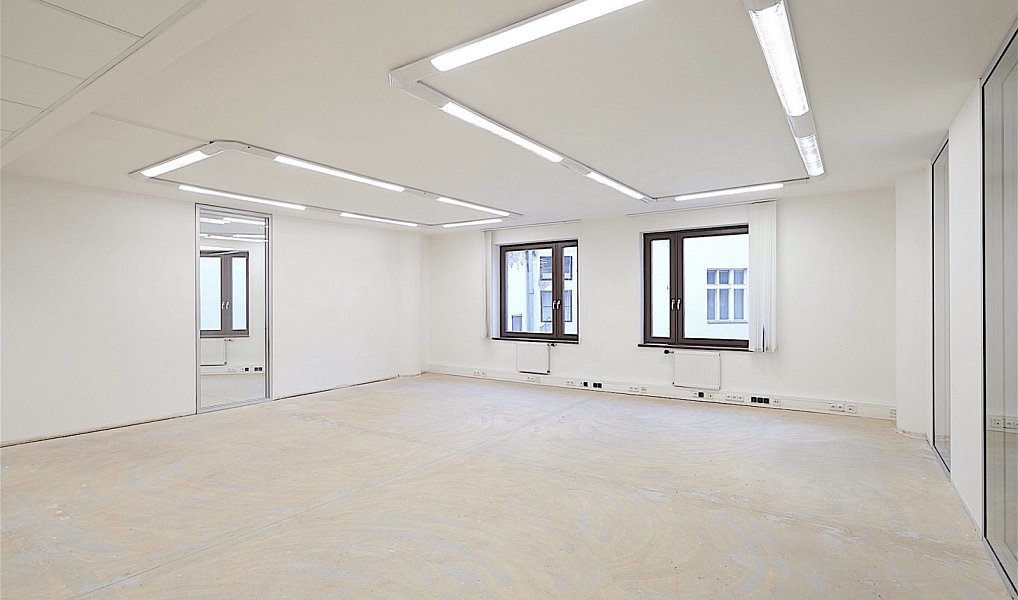 Pronájem kanceláře 186 m², Praha – náhled fotky 3