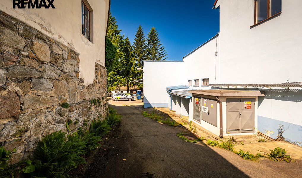 Prodej výrobních prostor 1 115 m², Nové Hrady – náhled fotky 3