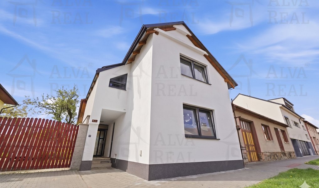 Prodej domu 197 m² s pozemkem 166 m², Brno – fotka 1 z 34