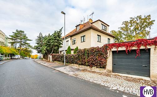 Prodej domu 201 m² s pozemkem 490 m², Na Truhlářce, Praha 8 - Libeň