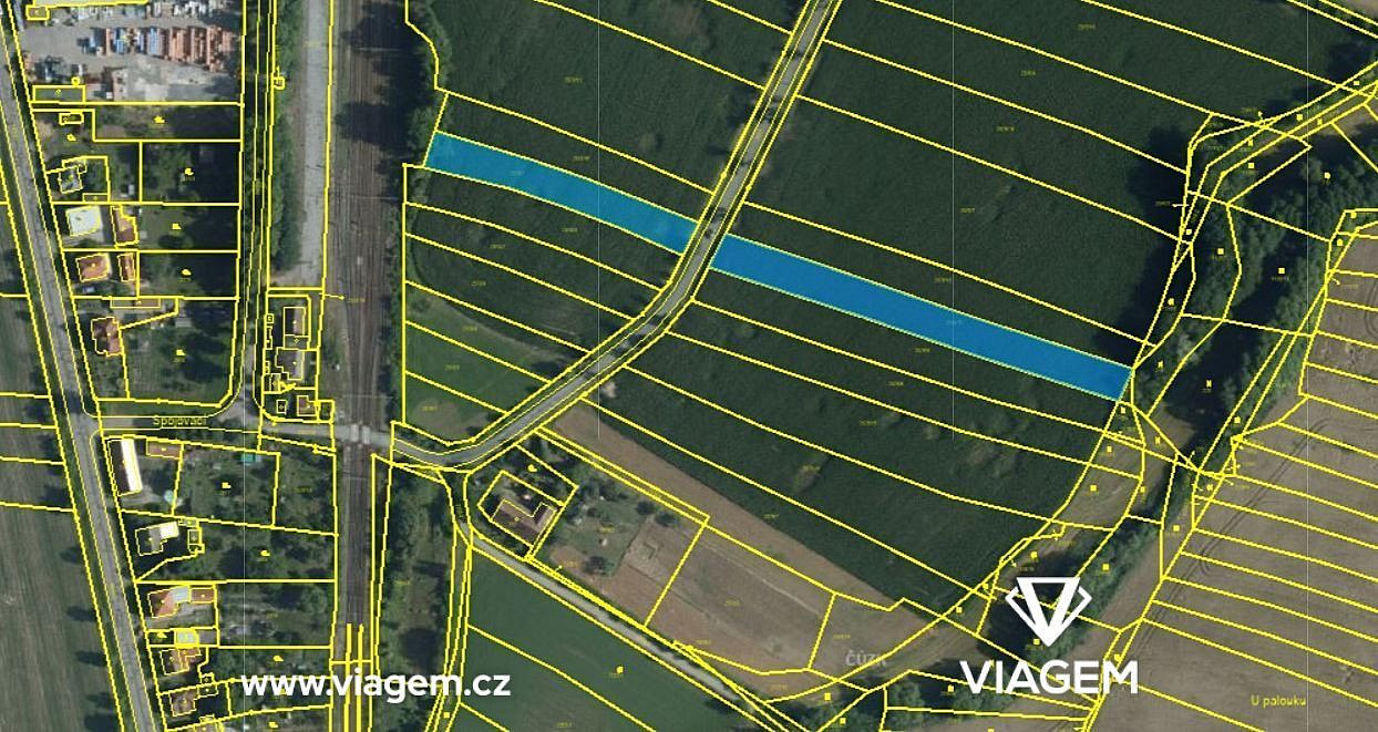 Prodej pole 1 372 m²