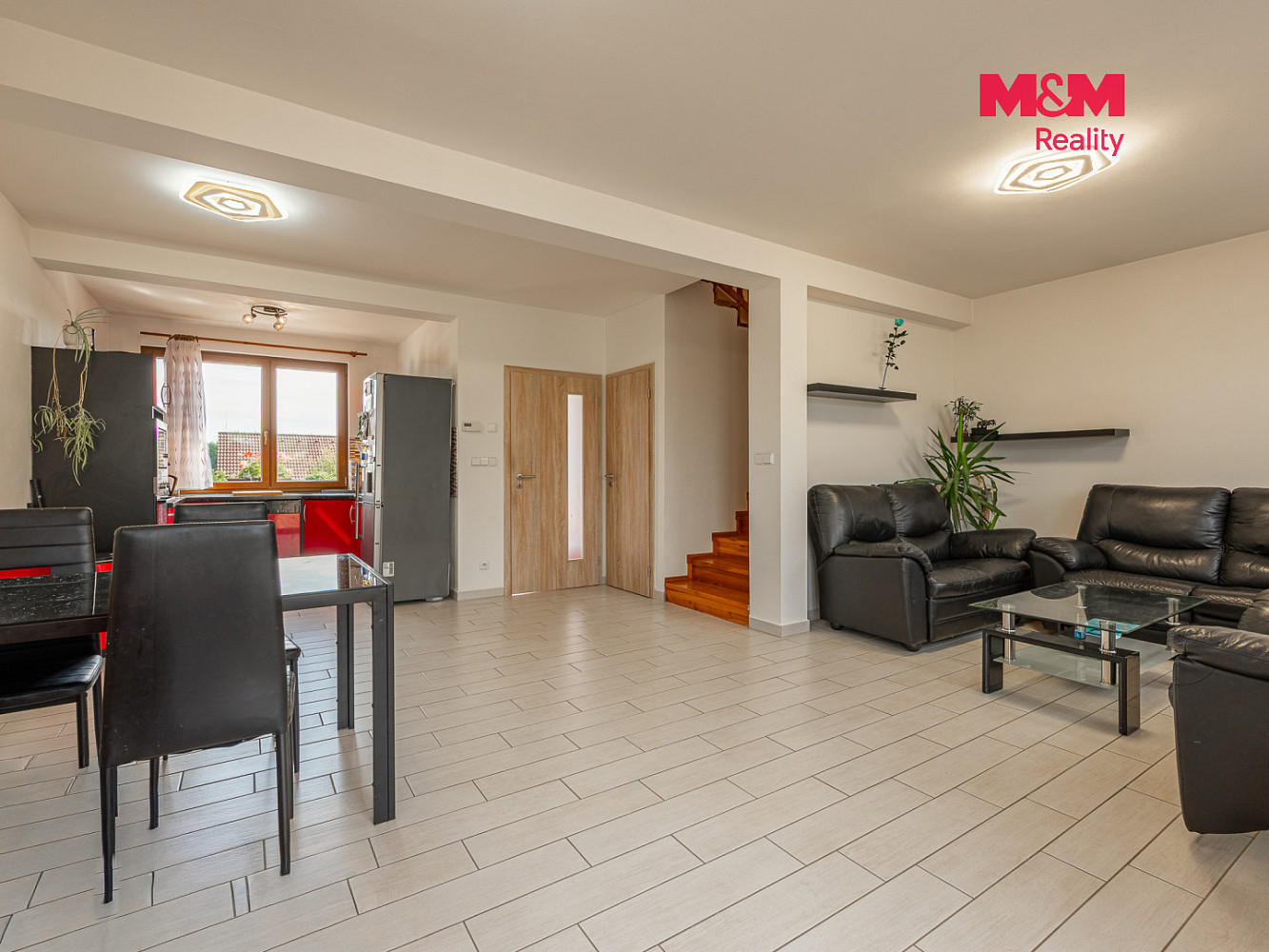 Prodej domu 126 m² s pozemkem 975 m² – fotografie 2