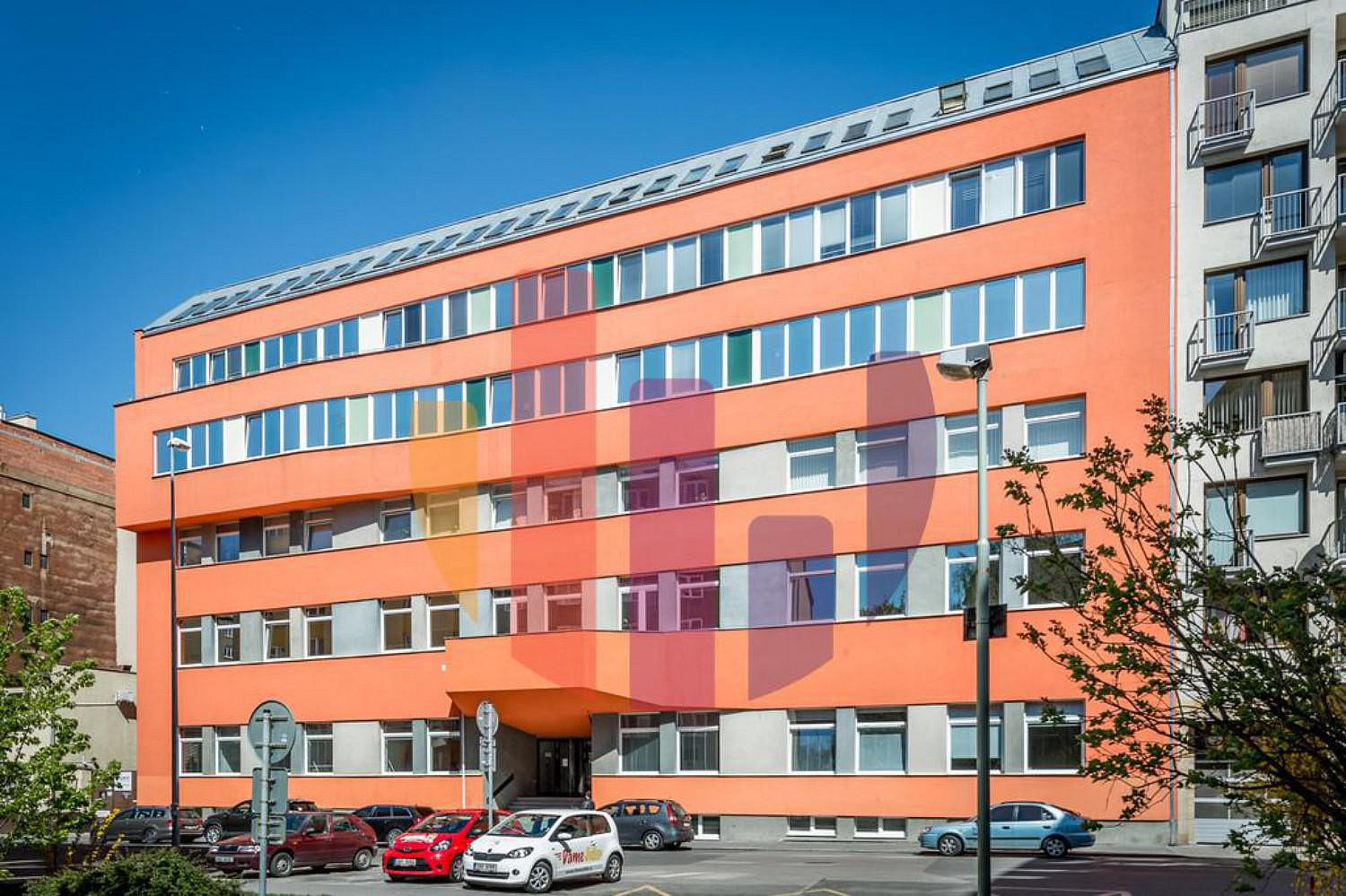 Pronájem kanceláře 368 m²