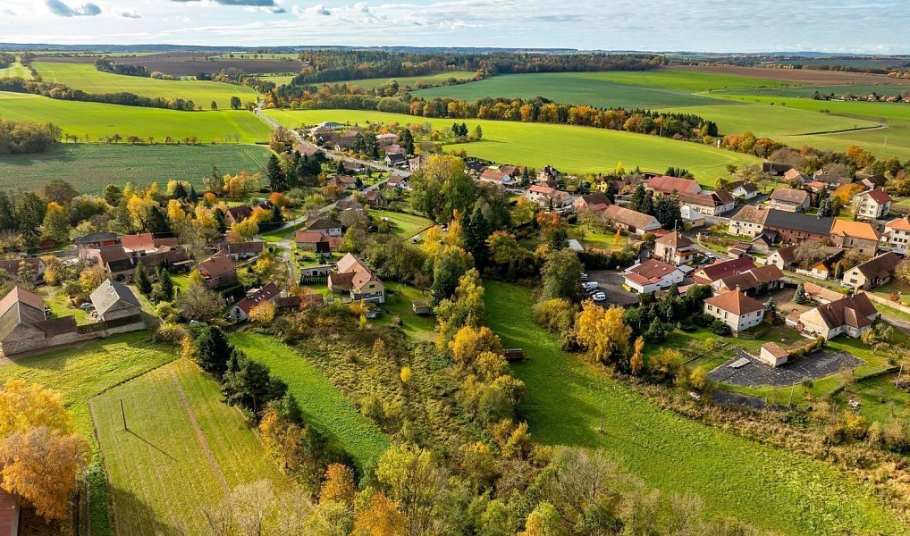 Prodej stavebního pozemku 1 327 m², Bečváry – náhled fotky 7