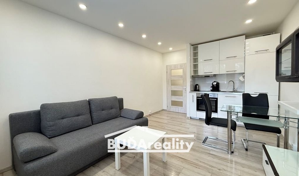 Prodej bytu 1+kk 27 m², Zlín – náhled fotky 4
