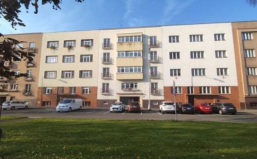 Pronájem bytu 2+1 64 m², Smetanovo nábřeží, Hradec Králové